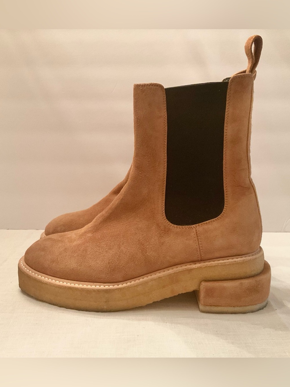 Frame Le Canon Suede Chelsea Boot